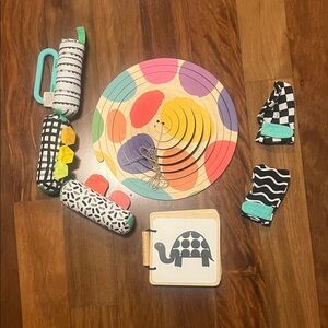 Lovevery High Contrast Play Set